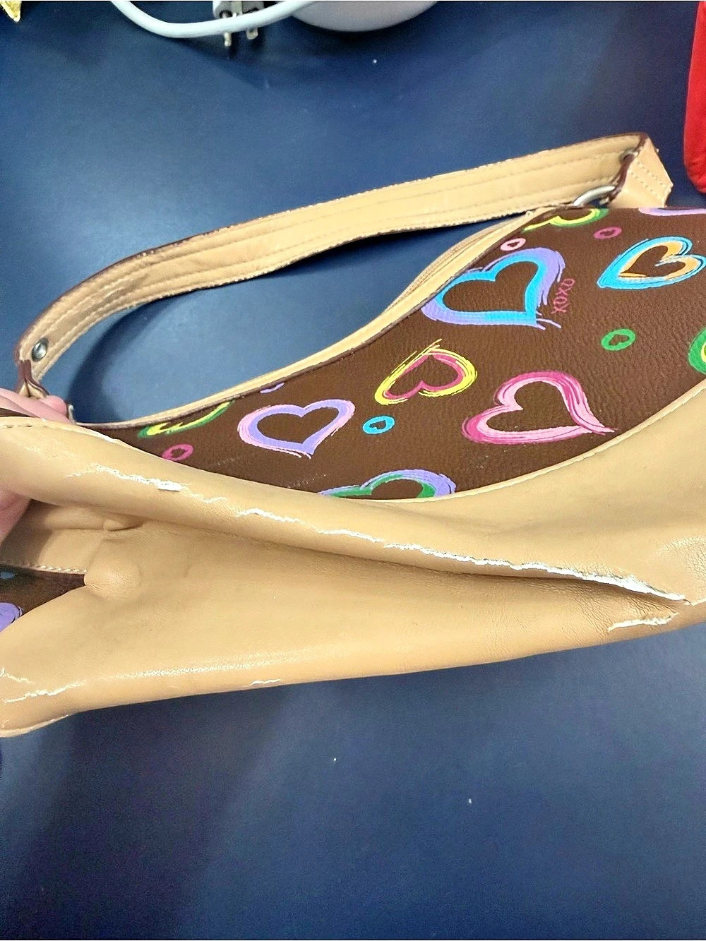 Vintage Xoxo Heart Print Shoulder Bag in Brown & Tan - Picture 4 of 5